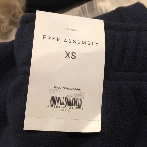 NWT Free Assembly fleece joggers navy blue size Extra small - Picture 3 of 5
